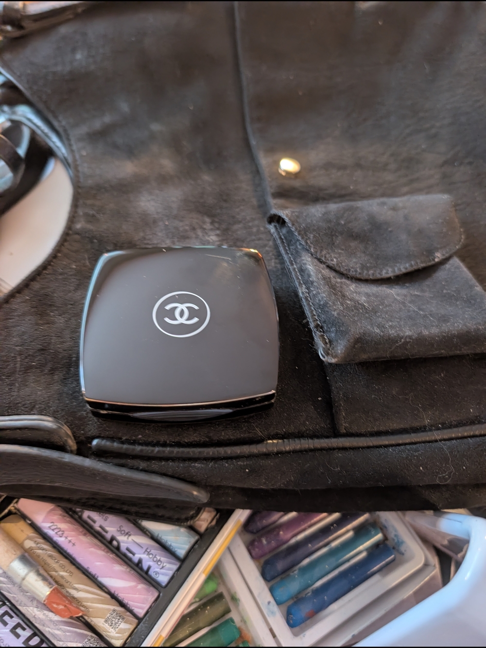 Vintage Luxury Chanel Black Enameled Compact In Daphne - Picture 3 of 14